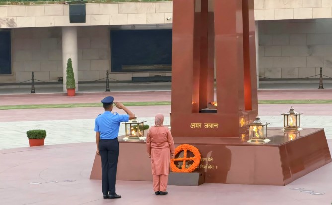 In NOK ceremony Smt. Parveena Bano w/o Rfn Manzoor Ahmed Rather, paid homage at NWM on 23 Sep 26